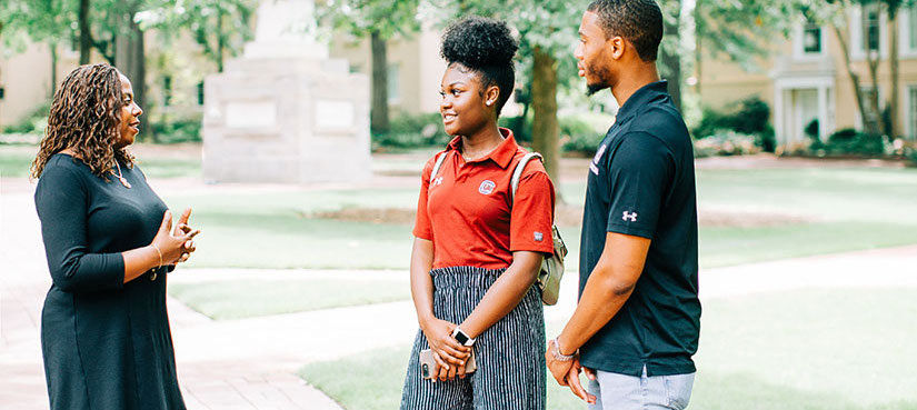 Honors transfer students speak with assistant dean