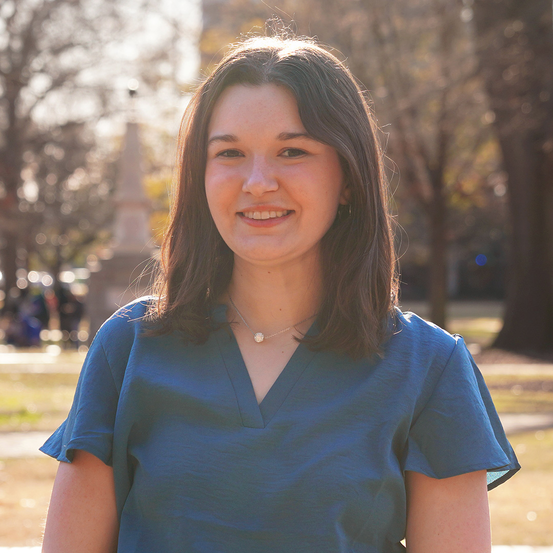 Lily Shelton headshot